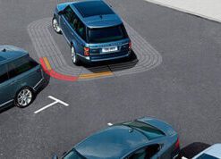 Range Rover 2017 360° Parking Aid + Park
  Assist