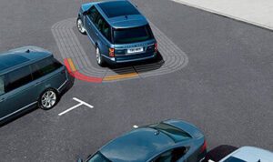 Range Rover 2017 360° Parking Aid + Park
Assist