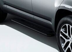 L663 Electrically deployable side steps