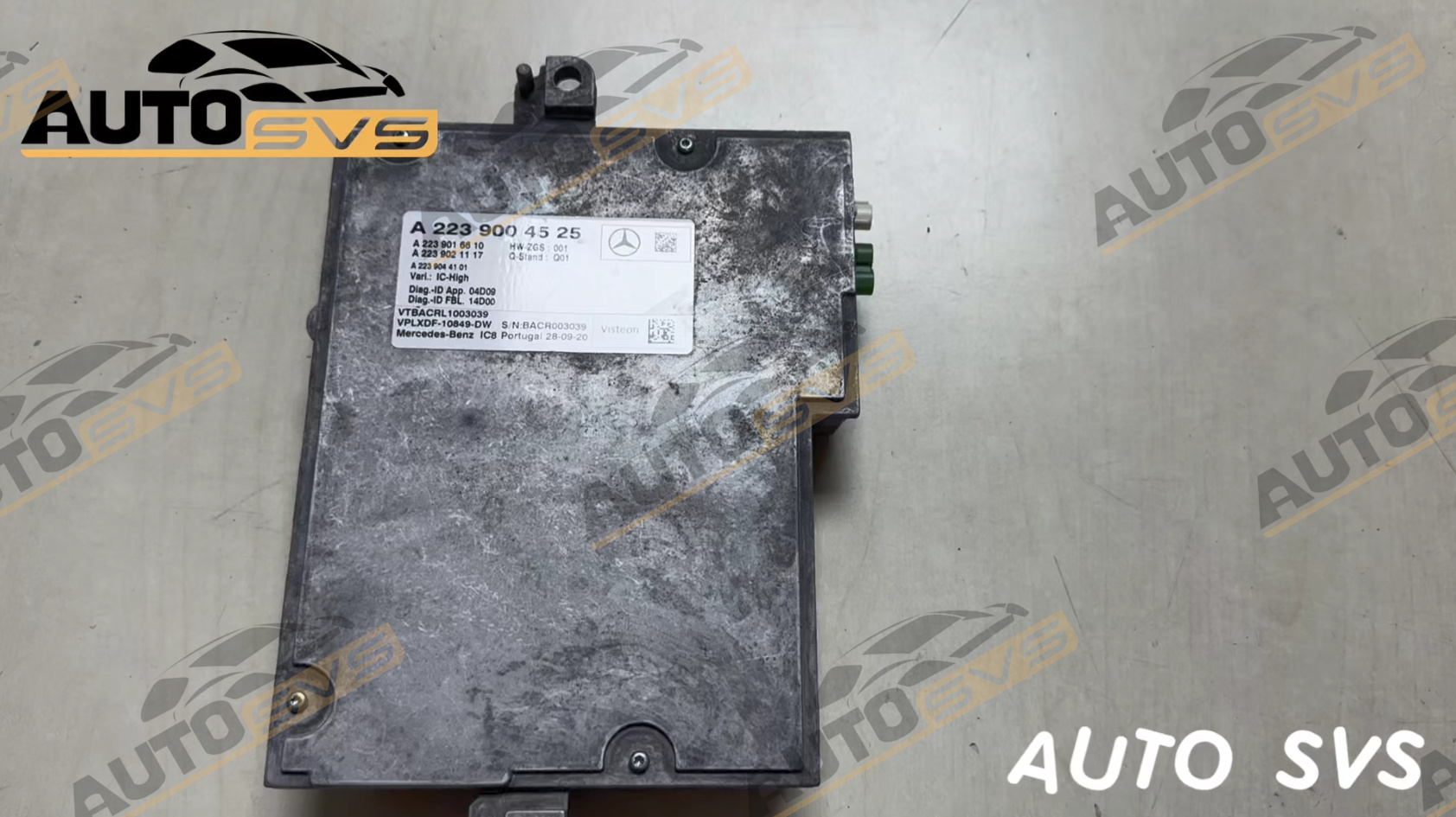 Original Mercedes Instrument Cluster Control Unit with Glass-free 3D Monitor A2239004525