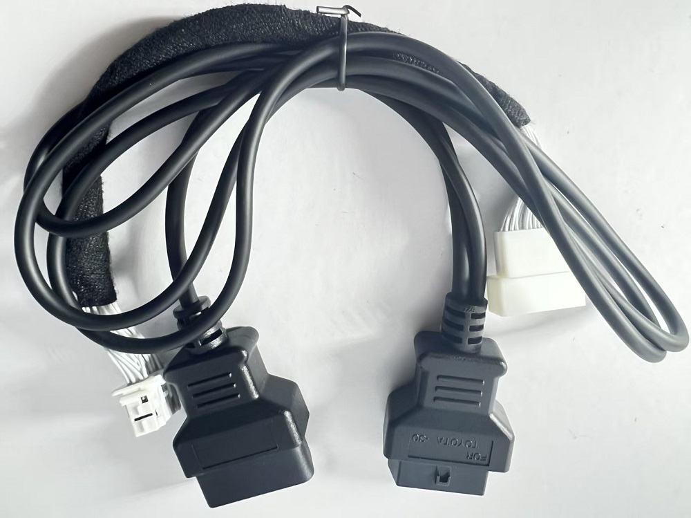 Y-cable 30Pin IMIO cable with 0BDM2F for Toyota