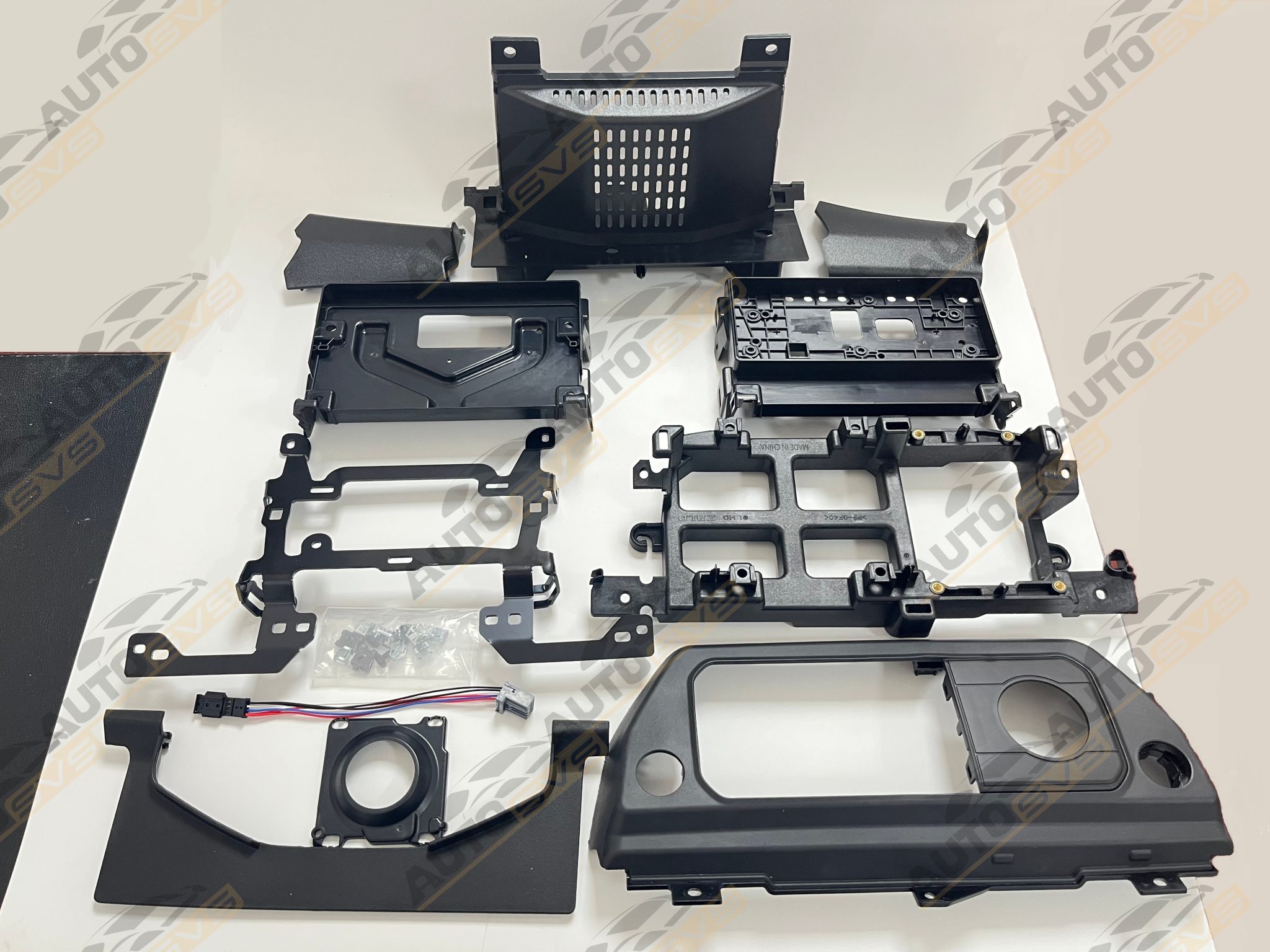 Land Rover 2026 Model Large Screen Mount Assembly